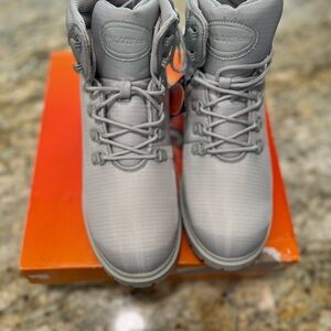 NIB~ Womens Lugz Brit boot. Color~fog, Womens 10m